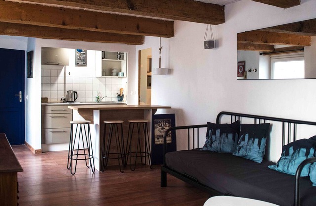 Quiet cocoon close to downtown