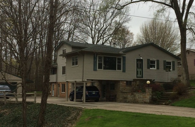 Quiet, Comfortable, Country House In Hinckley. 30 Minutes To Cleveland And Akron