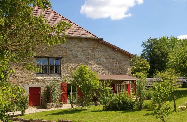 quiet cottage, near Poligny and Arbois, vineyards, lakes, waterfalls, hiking