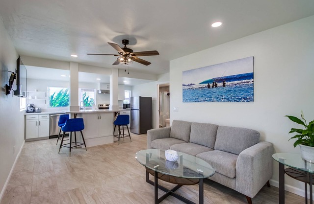 Quiet Country Retreat with Mountain Views - Sleeps 4