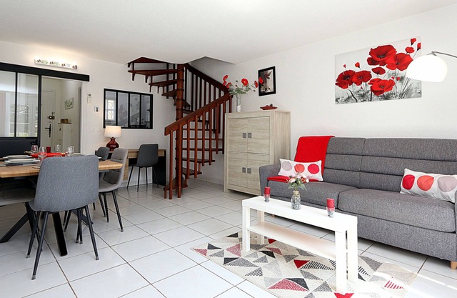 Quiet, cozy duplex for 5 air-conditioned by the sea, Wifi, swimming pool, park