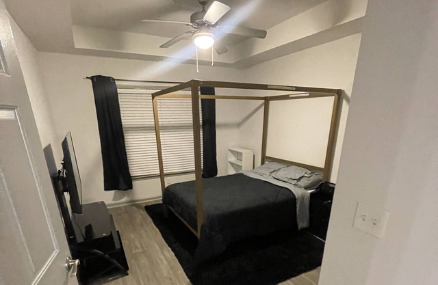 Quiet Cozy shared apartment in adorable Dunwoody.