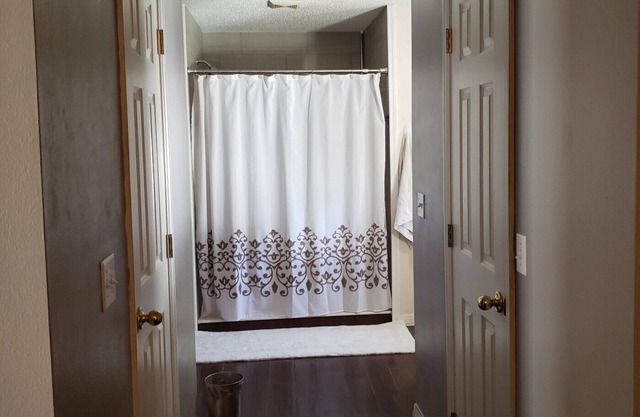 Quiet home in house with 3 bedrooms
