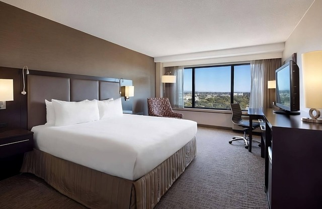 Quiet Hotel Spot Perfect for Weekend! Pet-friendly w/Airport Shuttle!