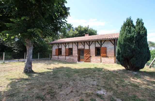 Quiet house very close to Contis beach and cycle paths