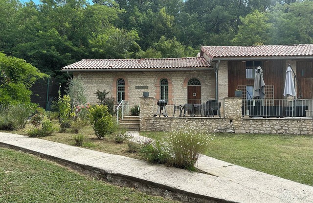Quiet house above the lake of Molières in Tarn et Garonne