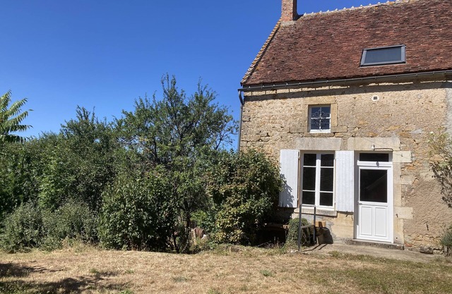 Quiet house with garden in the heart of the village