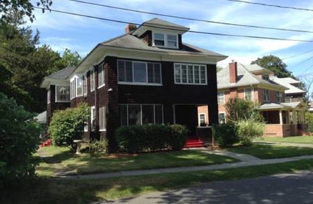 Quiet New England neighborhood - Greenfield, Ma. One guest only, 5 nights max.