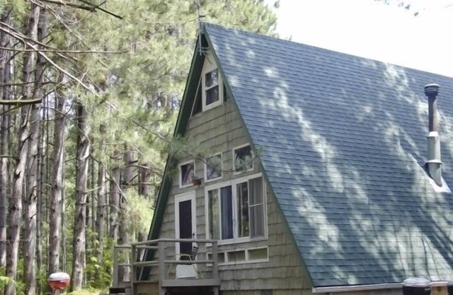 Quiet Pine Getaway, small lake behind, near ATV/Snowmobile trails