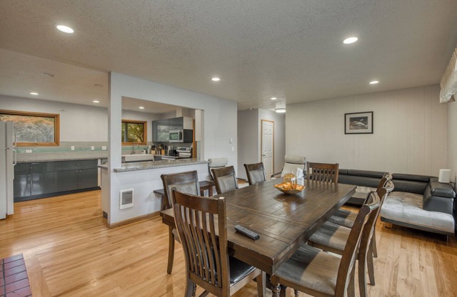 Quiet Place in the Park, 5bdrm/3bth