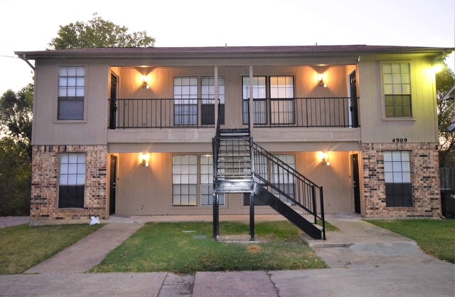 Quiet Private Suite in a Fourplex