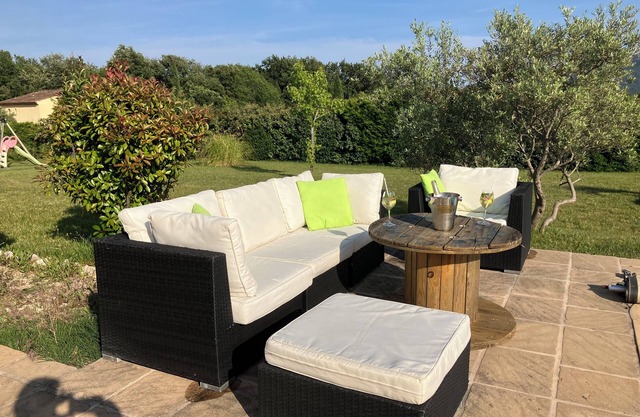 Quiet Provencal villa with swimming pool, air conditioning and panoramic view