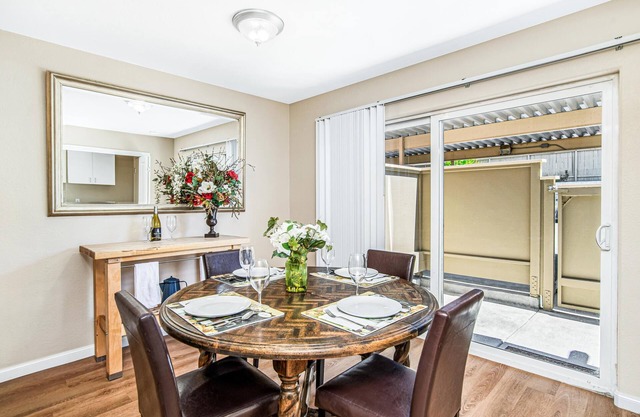 Quiet resort-style townhome near SF, Napa