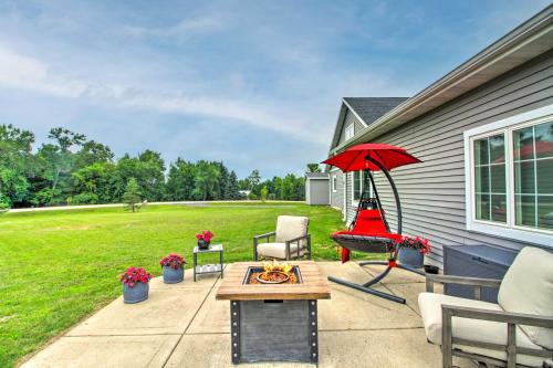 Quiet Retreat with Kayak and Patio, Walk to Lake!