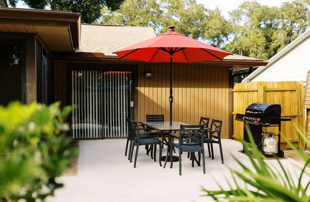 Quiet retreat with private yard and salt water pool near Daytona Shores
