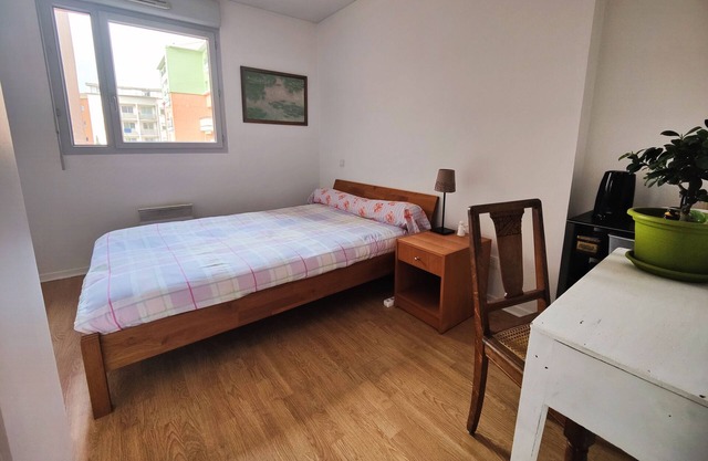 Quiet room close to the center and the airport