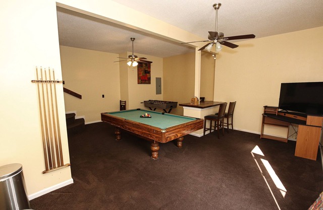 Quiet Spacious Family Sized House only 15 min to downtown,outlets,Cotsco,!