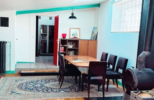 Quiet, spacious loft, very close to line 14 (metro)