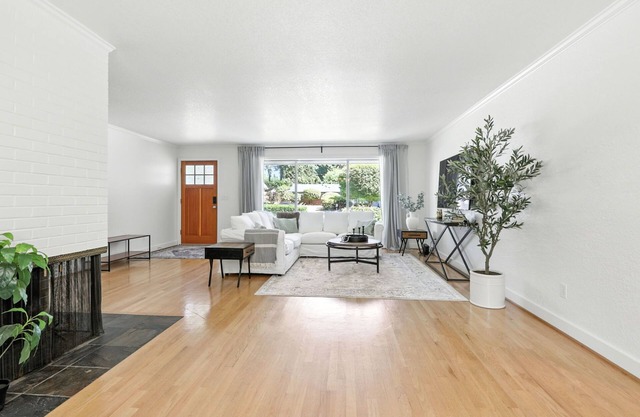 Quiet & Updated Vancouver Getaway Family & Pet Friendly. AC & WIFI