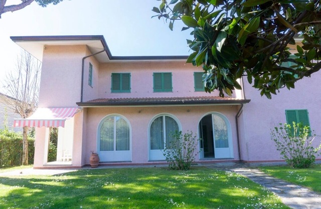 Quiet Villa 5 min from the sea - sleeps up to 11 - Air conditioning