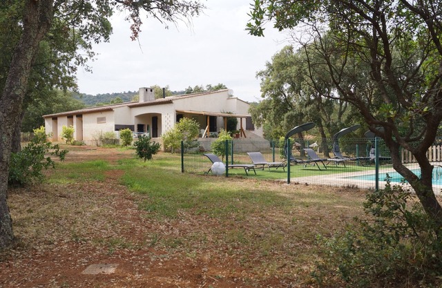 Quiet villa with private pool in large park (2.5 ha) close to the sea