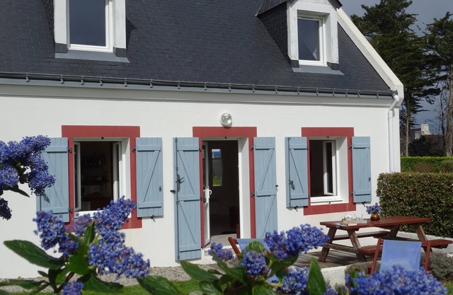 Quiet, walking distance to the beach.