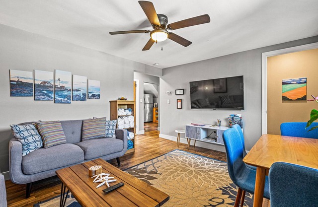 Quincy Beach Home Next to Boston & T, Free Parking