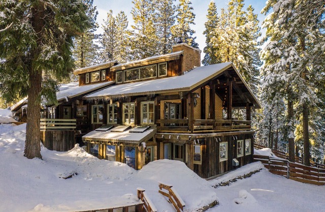 Quintessential Mountain Chalet, Dog Friendly, 10 Private Acres
