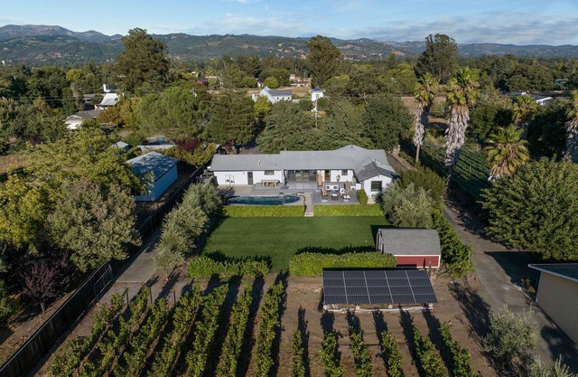 Quintessential wine country home. Pool, views, close to downtown, pets welcome