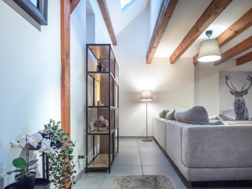 Résidence de 80 m2 avec balcon & cour alsacienne - début Route des Vins