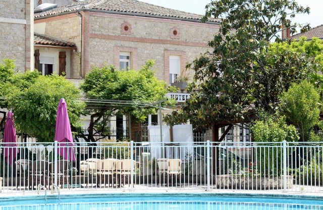 Résidence Hôtel Larroque