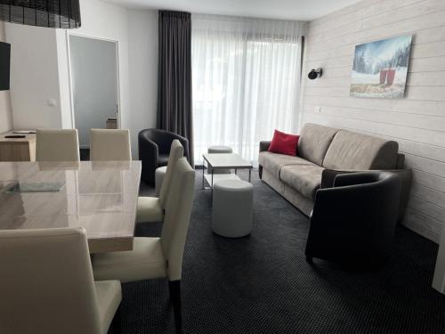 Résidence Le Portillo - Piscine - 2 Pièces pour 8 Personnes MAE-6223