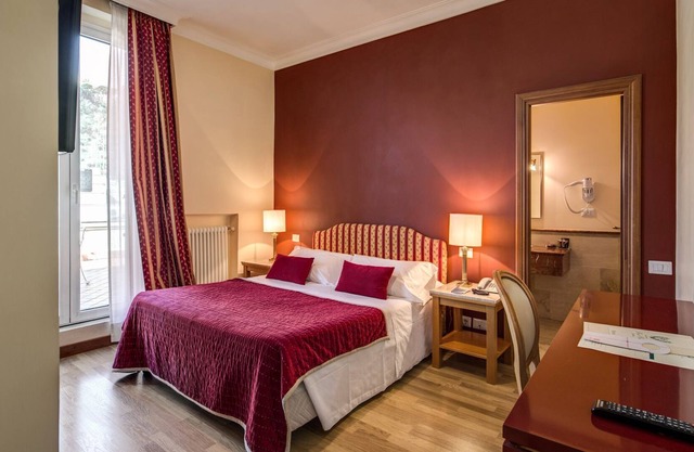 R 1146 Bosco’s Family Room With Break Fast, Terrace & Central Heating