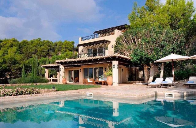 R 1470 Calma Villa with BBQ (2), Fireplace & Mini gym.