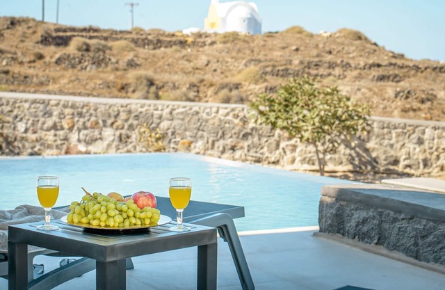 R 3109 Villa with Private Pool With Air Conditioning.Garden View & Breakfast