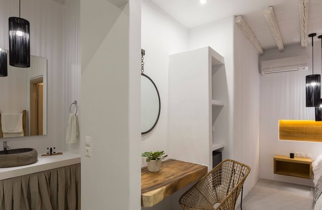R 827 Superior Suite with Private Pool and Sea View