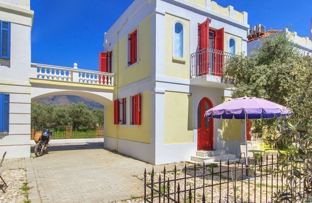 R 910 Villa With Private Terrace, Beach Walking Distance