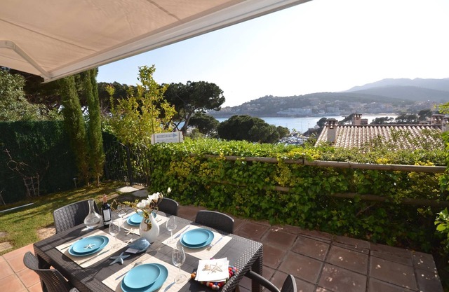 (R2131) FANTASTIC VIEWS, AIR CONDITIONING, POOL AND WIFI