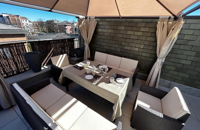R39 Attic with Terrace and Private Parking