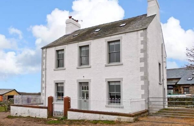RACESIDE FARM, pet friendly, character holiday cottage in Kirksanton