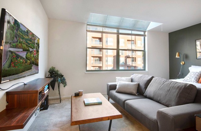 Rad South Beach Studio w/3 Pools, Spa, facing the water by Blueground