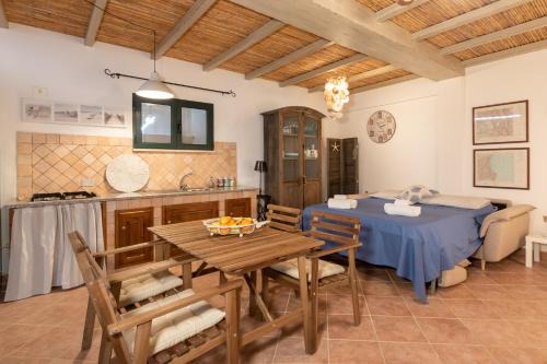 Raffinata taverna con camino