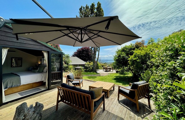 Raglan View Cottage, private one bedroom home and only 3 min drive to the beach