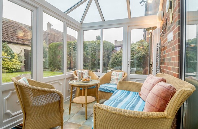 Rainbow Cottage - Three Bedroom House, Sleeps 5
