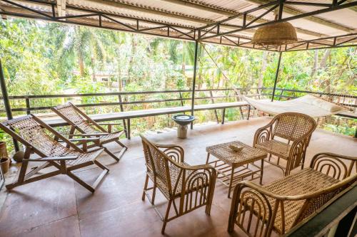 RAINFOREST Nest Self-Service Home in Subic Bay - Monkeys, Bats, Roofdeck!