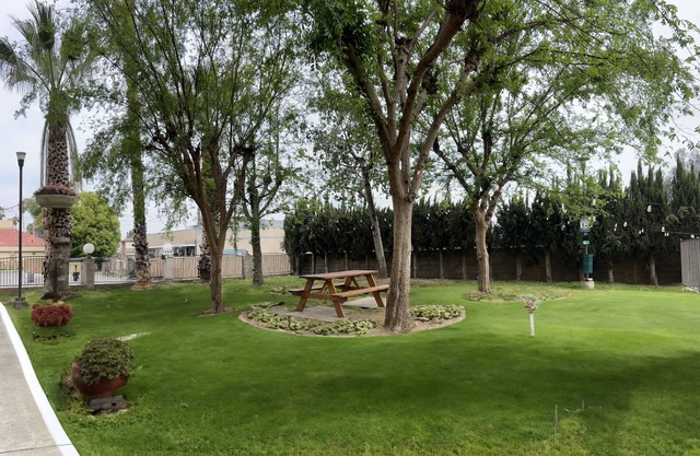 Ramada by Wyndham Bakersfield North