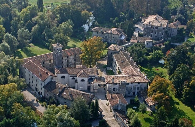 "Rambaldo" with garden in the castle