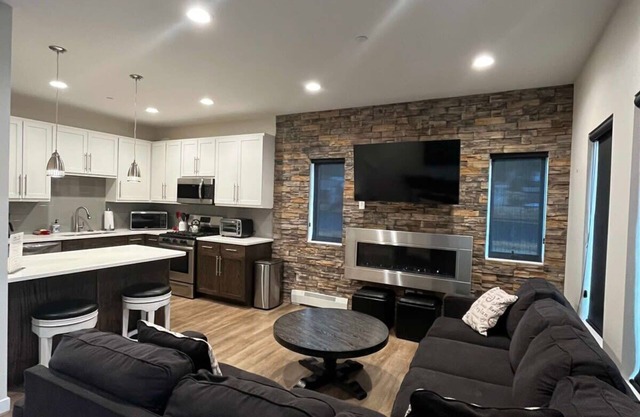 Rambler's Retreat/Sleeps 8/Lakefront View