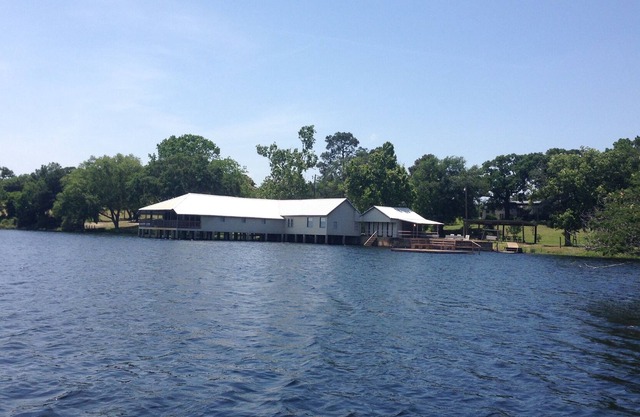 ★ Ranch located on 67 Acres with Lakehouse and Rustic Event Center★
