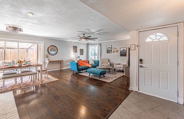 Rare 3BR House - Pool, King Bed, and Grill in Garland